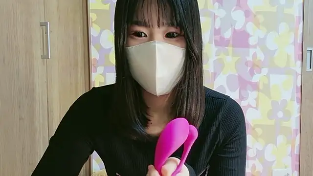 Noel room online show from December 22, 2025, 4:51 pm