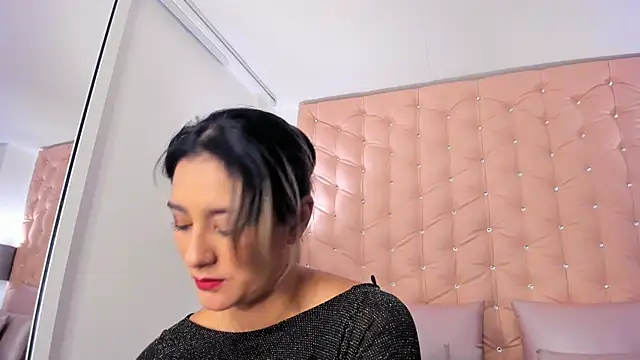 JulietaWales online show from February 20, 2026, 11:45 am