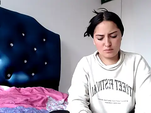 MisNicol online show from April 7, 2026, 1:02 pm