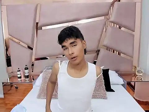 LittleNito online show from December 15, 2025, 8:03 pm