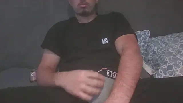 userre08 online show from December 1, 2025, 5:47 pm