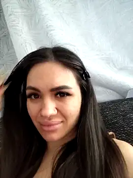 SiennaLuxexx online show from April 3, 2026, 2:01 pm