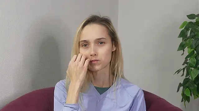 CasieStrawn online show from December 5, 2025, 8:24 am