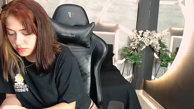 Snapshot of NaughtyNebula chatting on December 1, 2025, 10:21 pm NaughtyNebula online show from December 1, 2025, 10:21 pm