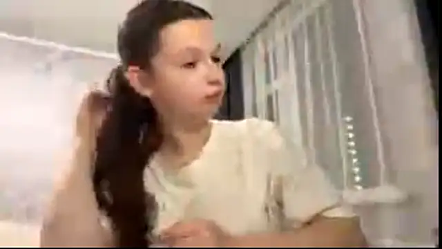 Snapshot of EllieBerrie chatting on December 2, 2025, 3:58 pm EllieBerrie online show from December 2, 2025, 3:58 pm