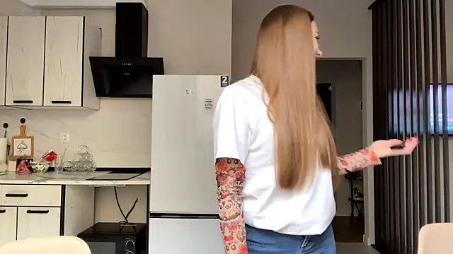 Adelle Love online show from December 2, 2025, 9:22 am