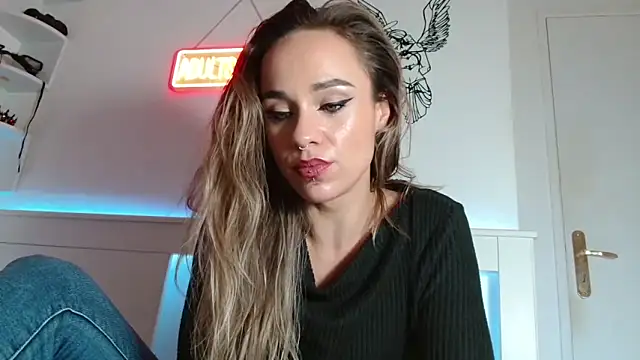 Mllecam online show from December 5, 2025, 12:37 pm