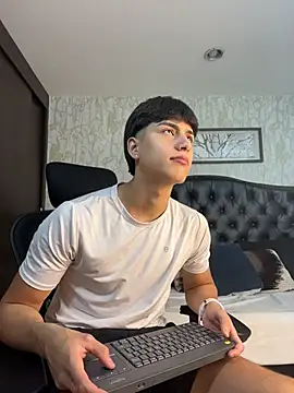 Snapshot of Lander_Cruz chatting on May 7, 2026, 3:04 pm Lander Cruz online show from May 7, 2026, 3:04 pm