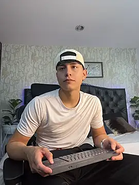 Snapshot of Lander_Cruz chatting on April 27, 2026, 8:07 pm Lander Cruz online show from April 27, 2026, 8:07 pm