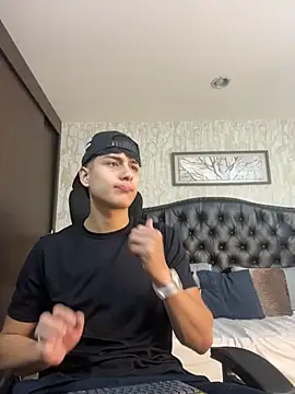 Snapshot of Lander_Cruz chatting on May 5, 2026, 7:39 pm Lander Cruz online show from May 5, 2026, 7:39 pm