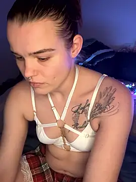 LoreenKinky online show from February 4, 2026, 7:09 pm