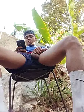 Snapshot of youngboypiss chatting on February 27, 2026, 11:43 am youngboypiss online show from February 27, 2026, 11:43 am