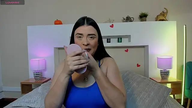 AnikaRomanoff  online show from May 8, 2026, 11:36 am