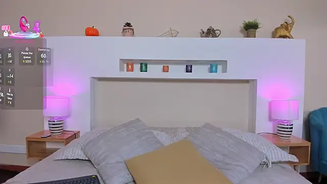 AnikaRomanoff  online show from December 18, 2025, 11:25 am