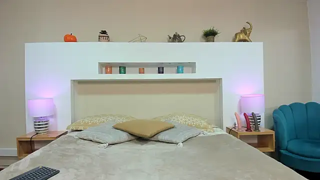 Snapshot of AnikaRomanoff_ chatting on December 3, 2025, 12:48 pm AnikaRomanoff online show from December 3, 2025, 12:48 pm