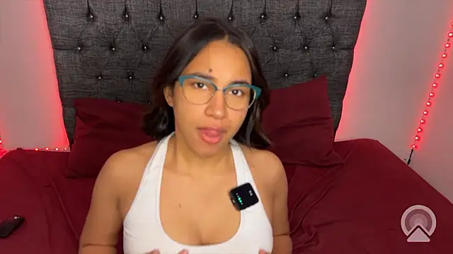 yourlatinhot online show from January 7, 2026, 3:33 am