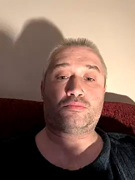 Olomoucak1982 online show from March 31, 2026, 6:54 pm