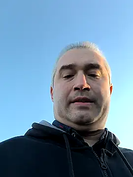 Olomoucak1982 online show from April 7, 2026, 4:42 pm