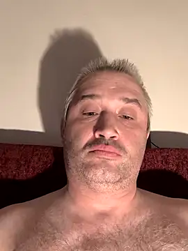 Olomoucak1982 online show from April 19, 2026, 6:21 pm