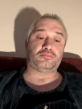 Olomoucak1982 online show from April 13, 2026, 6:12 pm