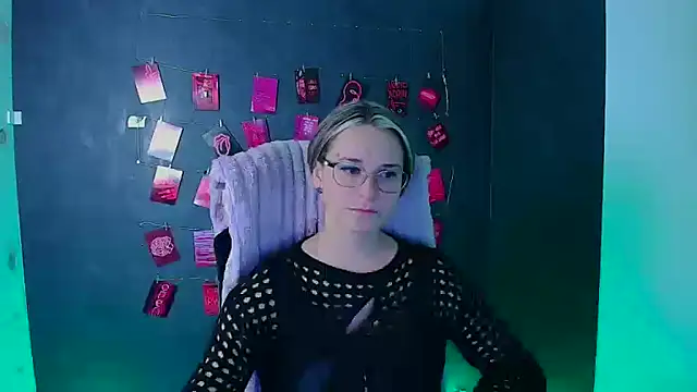 Snapshot of Melodie_Aster chatting on January 13, 2026, 12:20 pm Melodie Aster online show from January 13, 2026, 12:20 pm