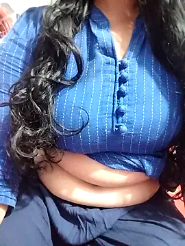 Snapshot of hottyrose69 chatting on February 24, 2026, 2:40 pm hottyrose69 online show from February 24, 2026, 2:40 pm