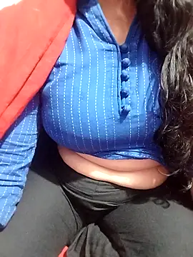 Snapshot of hottyrose69 chatting on February 3, 2026, 7:46 am hottyrose69 online show from February 3, 2026, 7:46 am