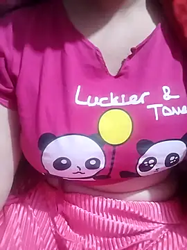 Snapshot of hottyrose69 chatting on February 19, 2026, 5:26 am hottyrose69 online show from February 19, 2026, 5:26 am