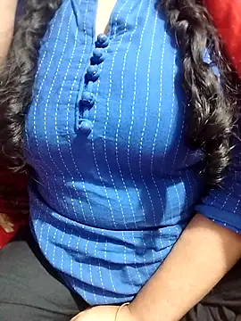 Snapshot of hottyrose69 chatting on February 6, 2026, 2:57 pm hottyrose69 online show from February 6, 2026, 2:57 pm