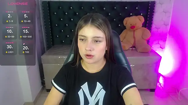 Snapshot of Diamond_juliana chatting on February 19, 2026, 3:14 am Diamond juliana online show from February 19, 2026, 3:14 am