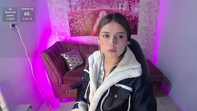 Snapshot of Diamond_juliana chatting on February 6, 2026, 3:24 am Diamond juliana online show from February 6, 2026, 3:24 am