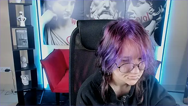 Snapshot of Sylvia_Reed chatting on December 18, 2025, 7:02 am Sylvia Reed online show from December 18, 2025, 7:02 am