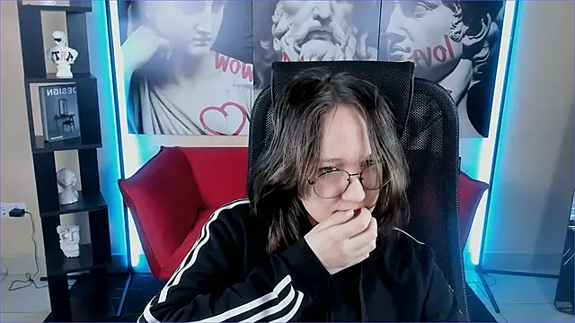 Snapshot of Sylvia_Reed chatting on December 15, 2025, 7:03 am Sylvia Reed online show from December 15, 2025, 7:03 am