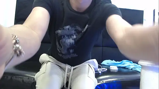 Snapshot of JuanGomm chatting on March 3, 2026, 3:02 am JuanGomm online show from March 3, 2026, 3:02 am