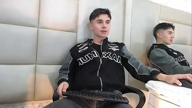 Snapshot of JuanGomm chatting on January 13, 2026, 8:02 pm JuanGomm online show from January 13, 2026, 8:02 pm