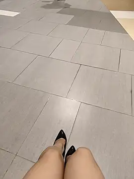 Snapshot of Miky_Lyn chatting on February 4, 2026, 4:29 am Miky Lyn online show from February 4, 2026, 4:29 am