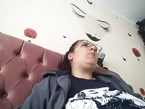 Dana92va online show from February 21, 2026, 11:12 am