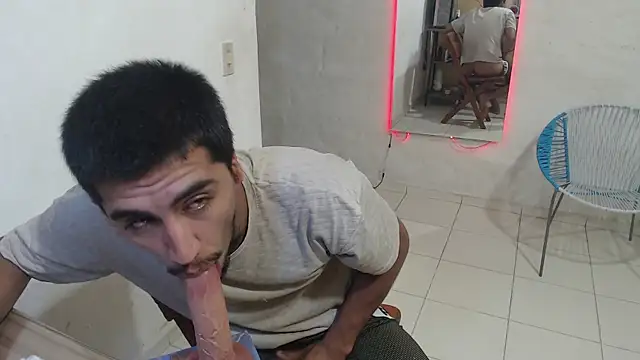 maxI dick33 online show from April 15, 2026, 5:02 am