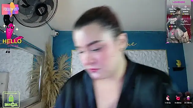 Mia Duque1999 online show from February 17, 2026, 8:28 pm