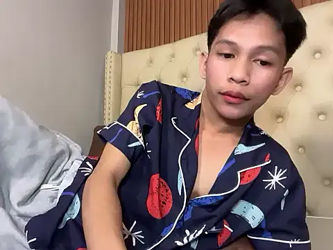 Snapshot of TheBoyAboveYou chatting on April 23, 2026, 11:28 pm TheBoyAboveYou online show from April 23, 2026, 11:28 pm