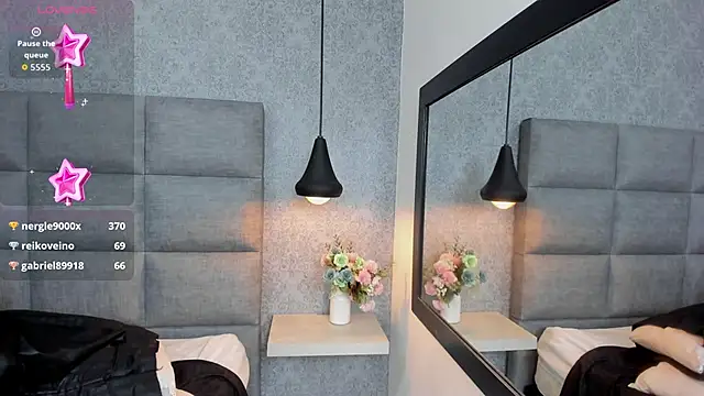 emilyy r online show from December 13, 2025, 8:04 pm