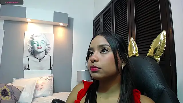 priya raj  online show from December 18, 2025, 7:50 pm