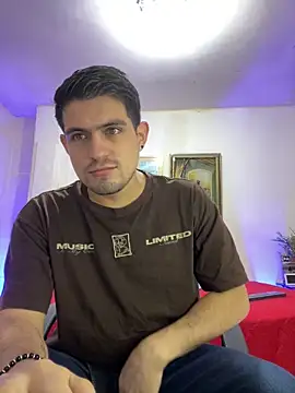 williamsmiiths16 online show from February 18, 2026, 1:07 pm