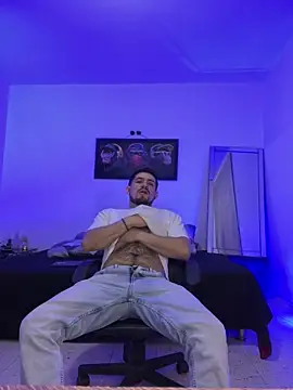 williamsmiiths16 online show from June 1, 2026, 11:43 am