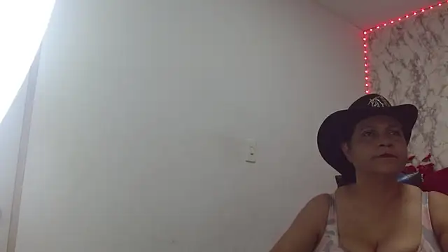 Danna LaNegra online show from December 16, 2025, 2:10 pm