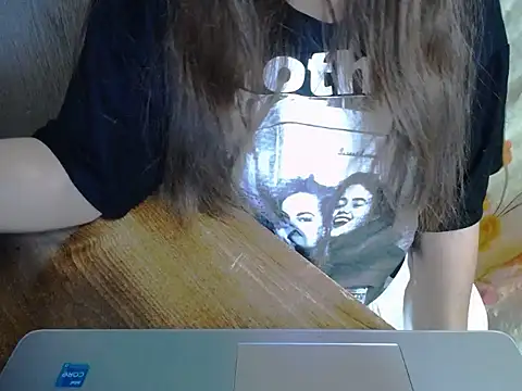 Snapshot of maian_love chatting on May 20, 2026, 7:11 pm maian love online show from May 20, 2026, 7:11 pm