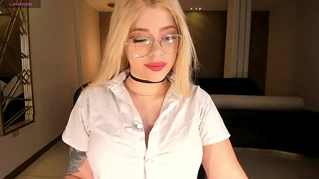 Snapshot of MadisonKane chatting on January 6, 2026, 11:14 am MadisonKane online show from January 6, 2026, 11:14 am