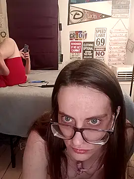 snowbird1117 online show from April 17, 2026, 8:39 am