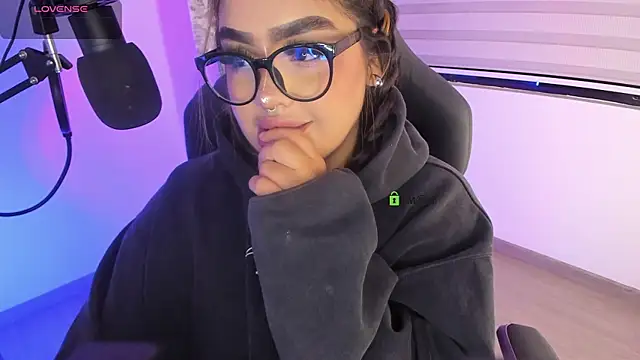 asheryn online show from April 7, 2026, 2:24 am