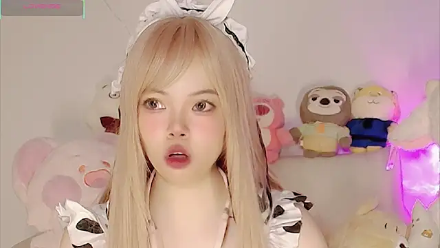 Snapshot of Miyeoonn chatting on February 3, 2026, 2:10 am Miyeoonn online show from February 3, 2026, 2:10 am